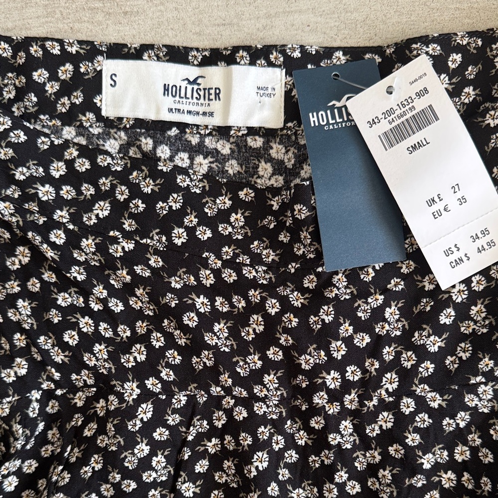 Hollister Black and White Floral Mini Skirt - Picture 2 of 4